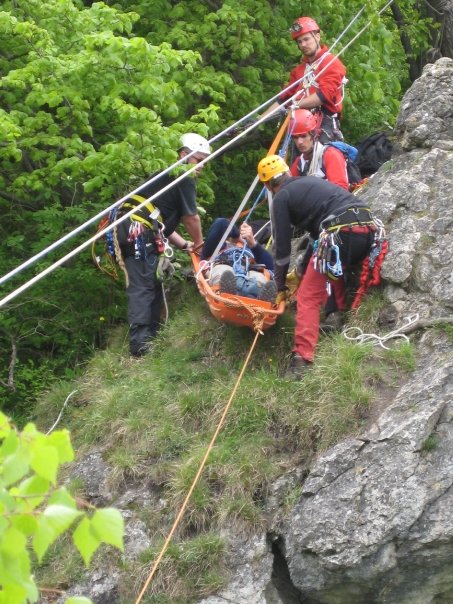 Evacuation par tyrolienne