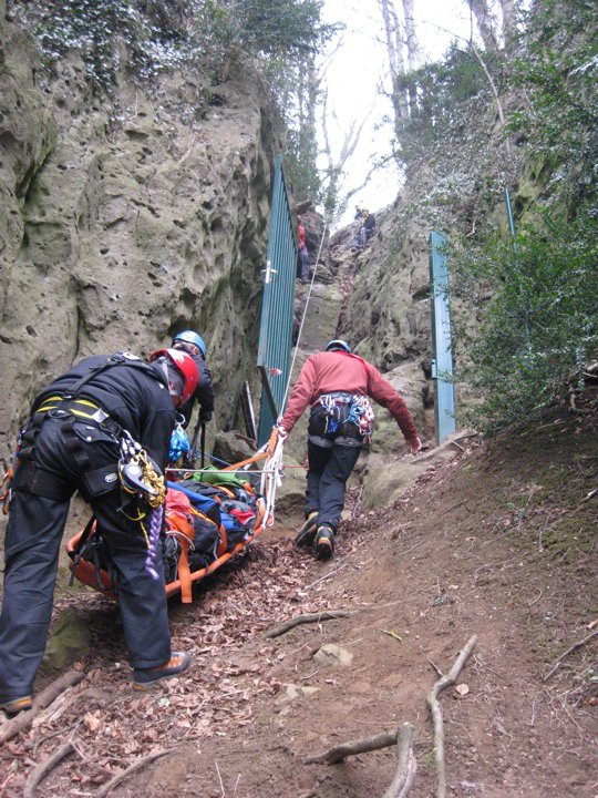 Brancardage vers le haut en terrain difficile